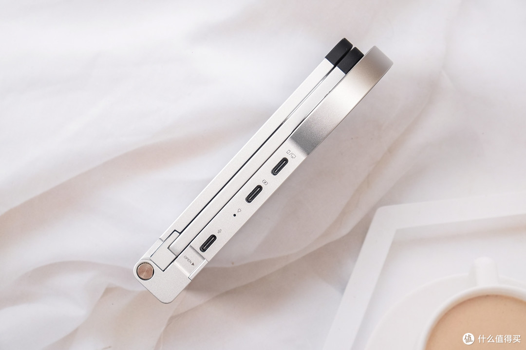 硬盘盒还能这么玩?阿卡西斯MS1上手:磁吸+支架+扩容,一物三用