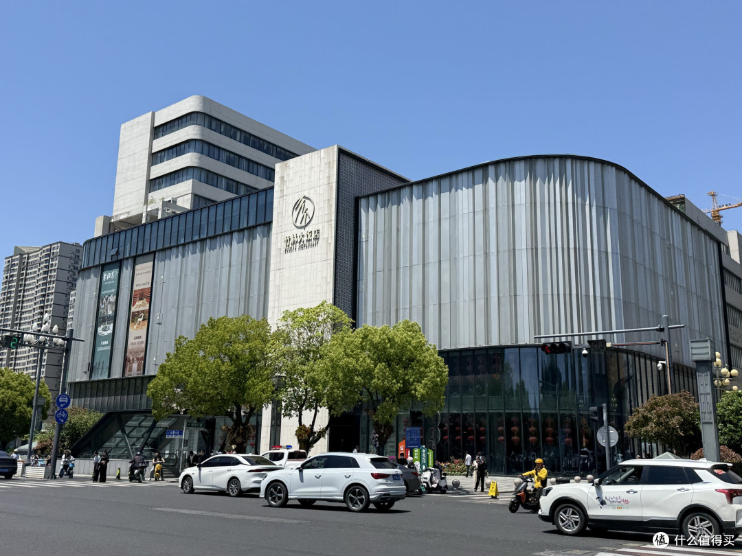 自驾山东江苏:特斯拉去盐城竹林饭店吃鱼汤面世遗保护区看麋鹿