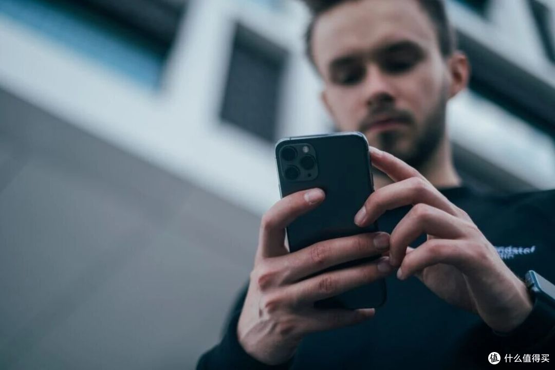 iPhone信号差的锅,到底甩给谁?C2基带能翻盘吗?评论区聊聊