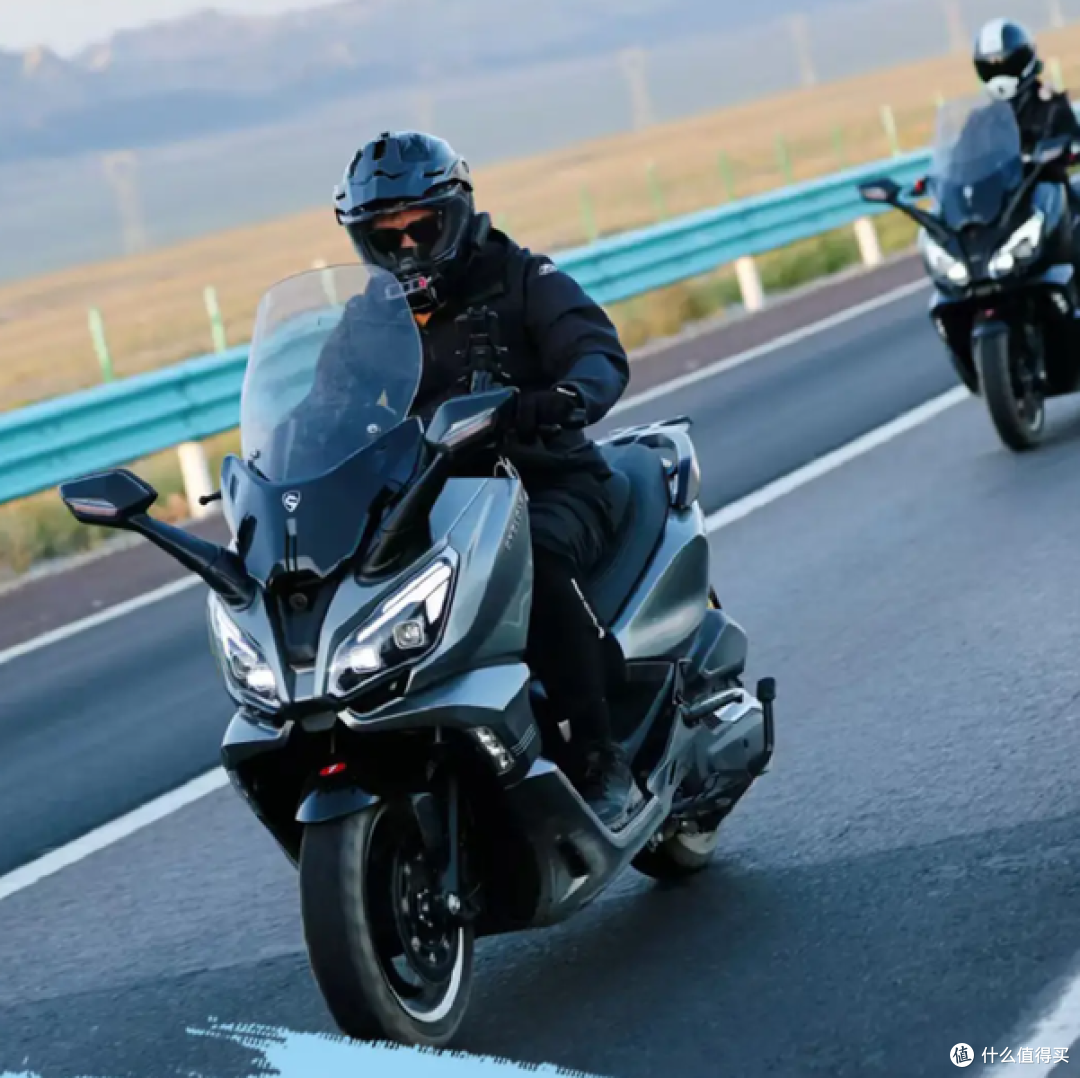赛科龙RT450,三万级双缸休旅踏板要来了?
