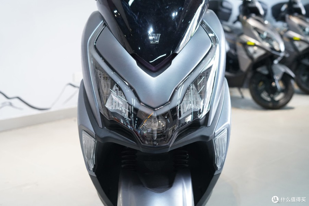 豪爵ADX125,把ABS+TCS拉下神坛的125通勤踏板