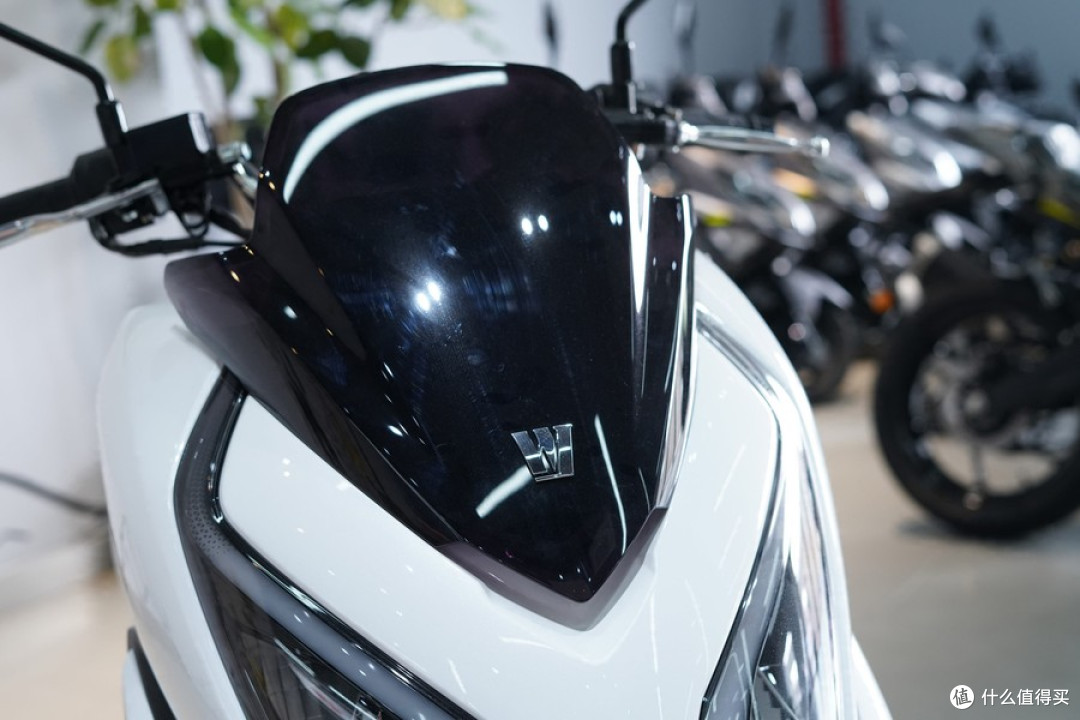 豪爵ADX125,把ABS+TCS拉下神坛的125通勤踏板