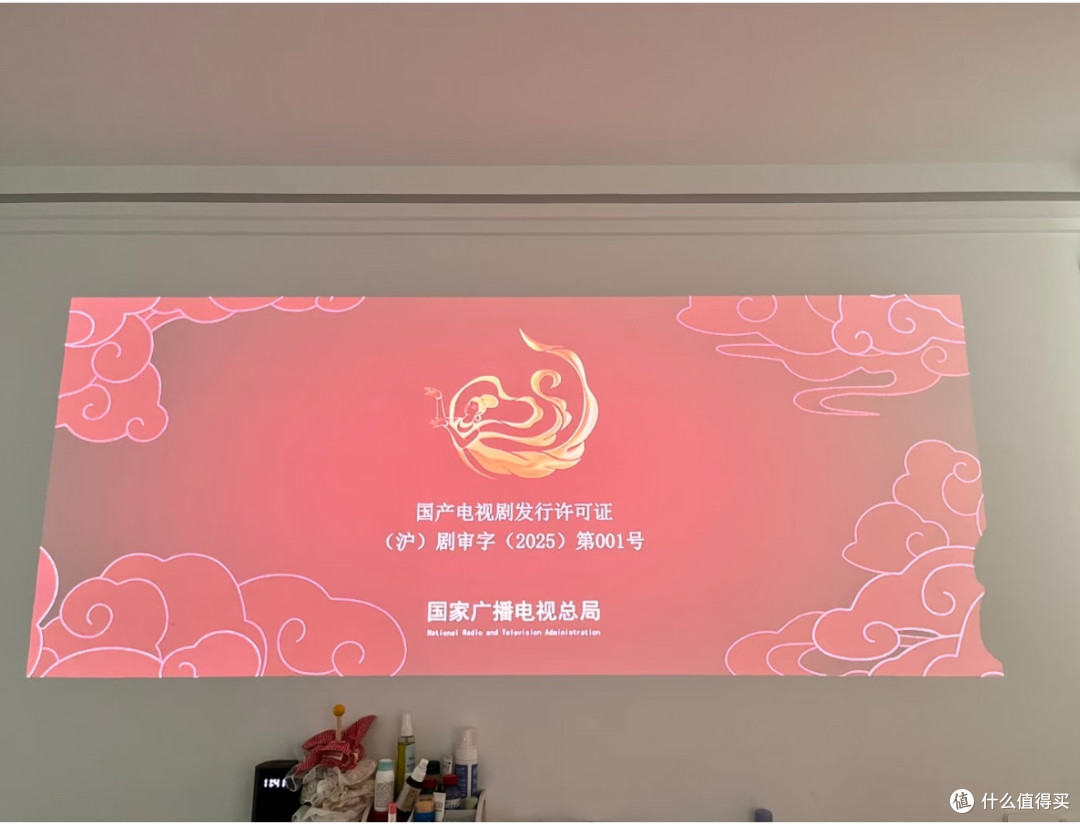 终于入手极米Z9X,在家追剧看电影的快乐,用过才懂🎬