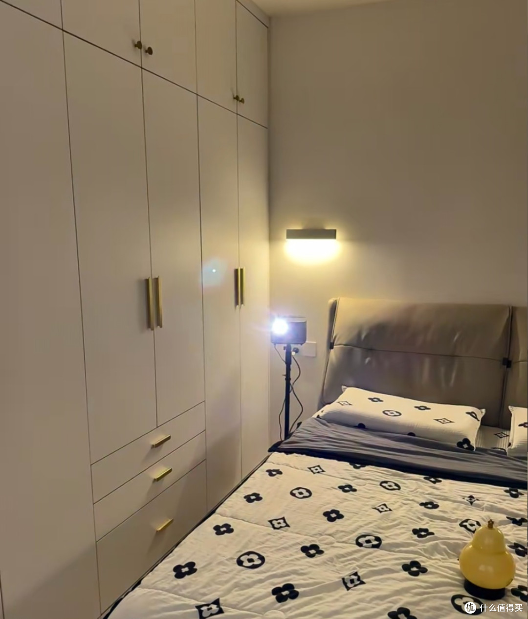 我,一台卧室投影的自白