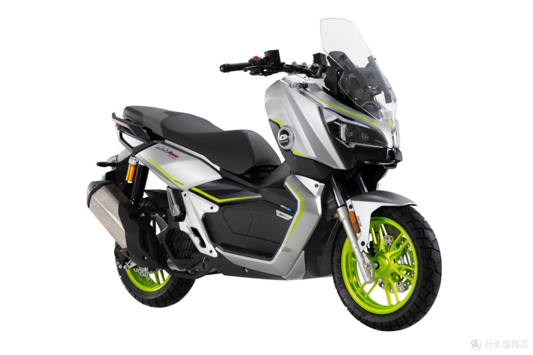 一万三的钱江鸿150ADV,跨界踏板能玩烂路吗?