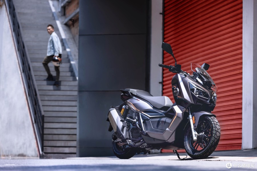 一万三的钱江鸿150ADV,跨界踏板能玩烂路吗?