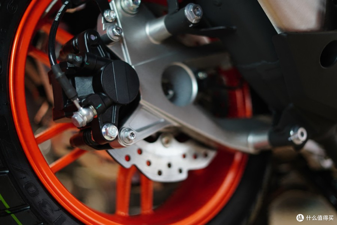 一万三的钱江鸿150ADV,跨界踏板能玩烂路吗?