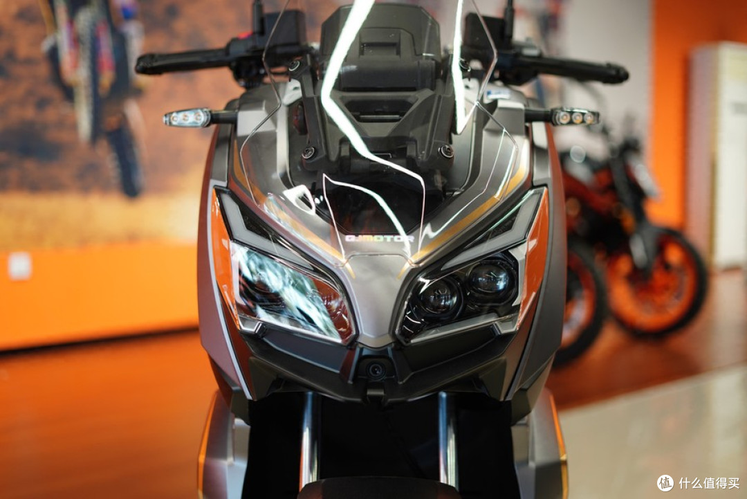 一万三的钱江鸿150ADV,跨界踏板能玩烂路吗?