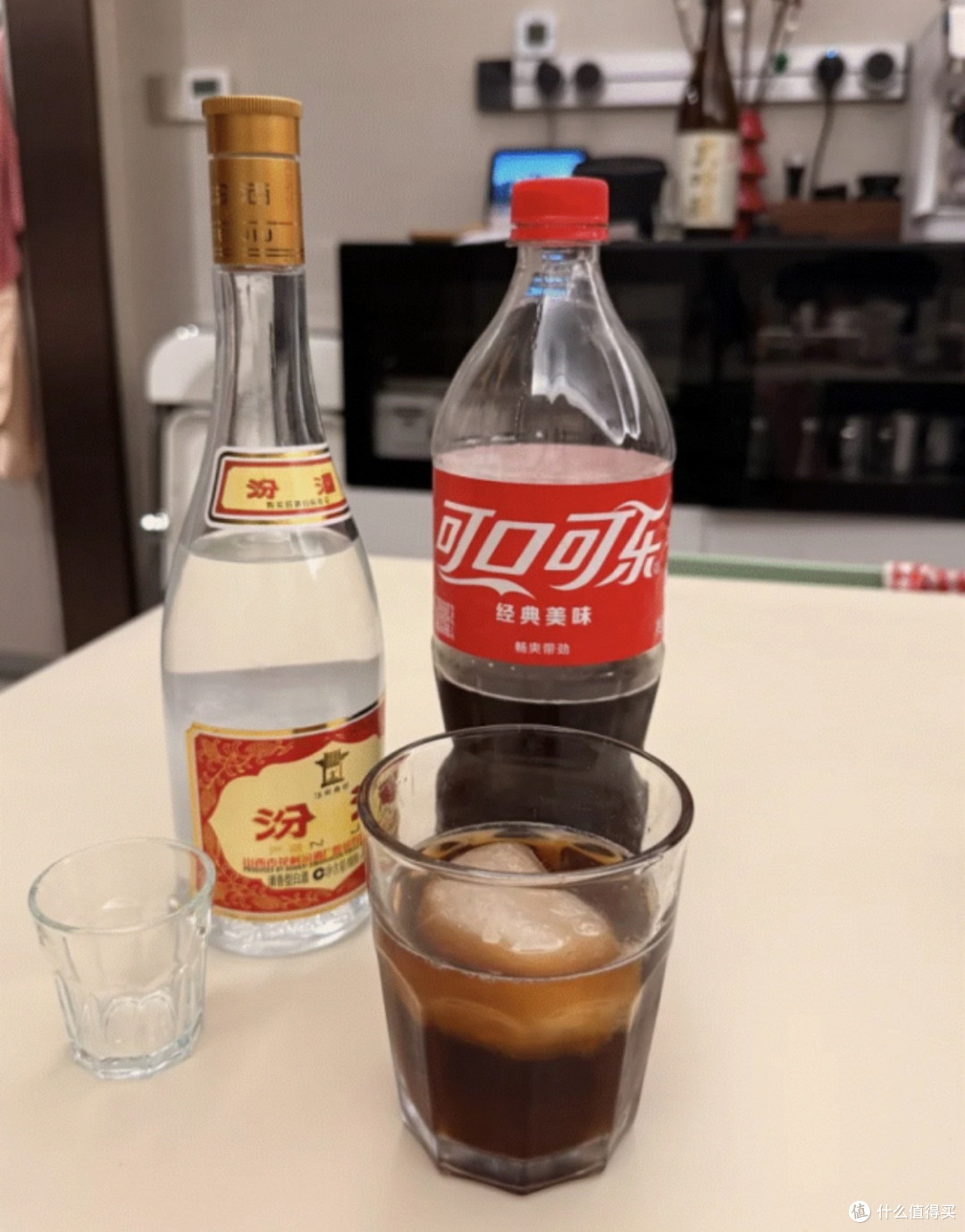 白酒年轻化这个赛道,茅台没走通的路,终究还是让汾酒先挤进去了