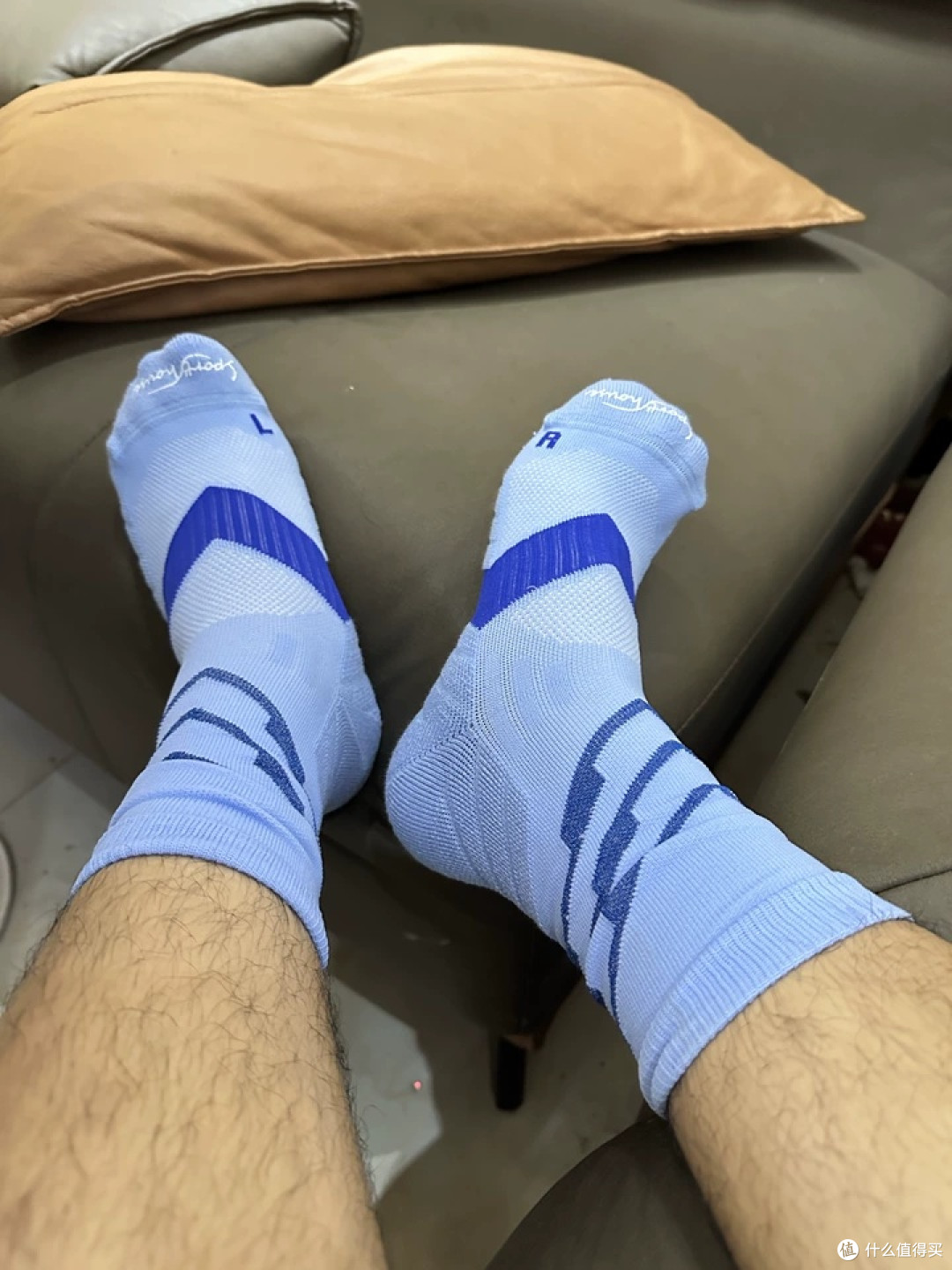 夜跑踩坑总结!普通袜子磨脚闷汗,这款反光跑步袜太香