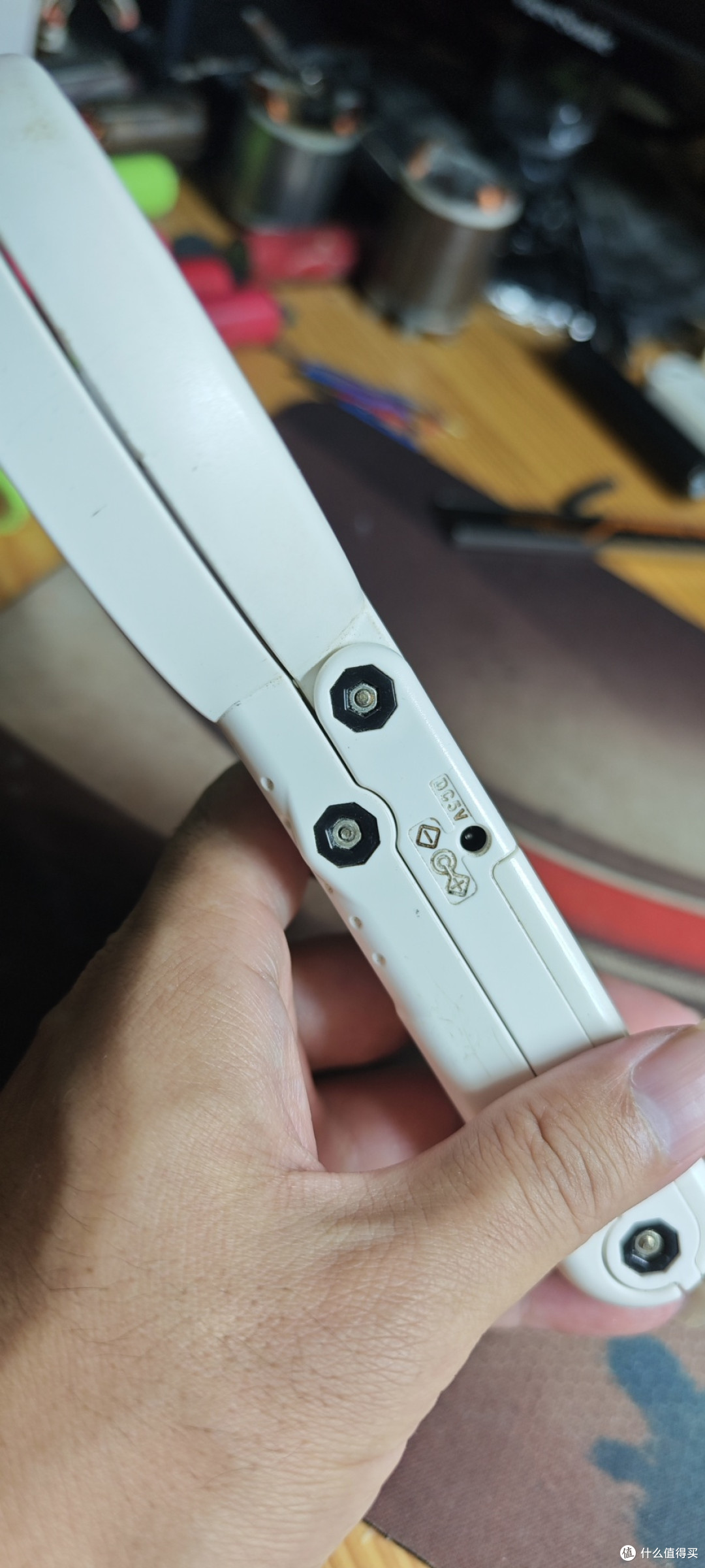 放大镜本身是带USB 5V供电的。