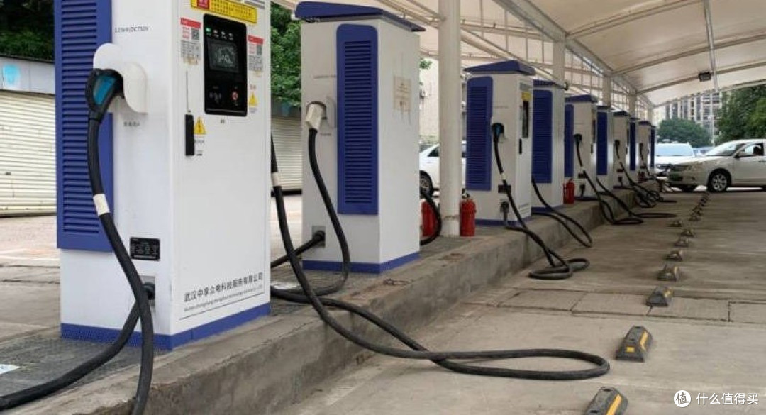 锂电池开征2%消费税、插混增程优惠明年退场:"该买什么车"?