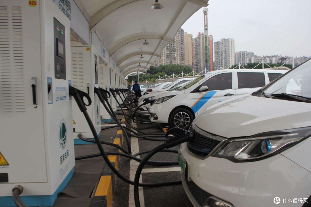 锂电池开征2%消费税、插混增程优惠明年退场:"该买什么车"?