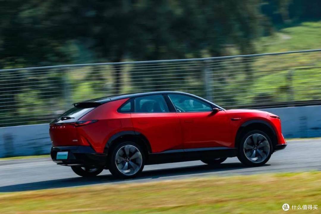 MAZDA EZ-60激光版正式上市 2026长安马自达粉丝盛典珠海启幕
