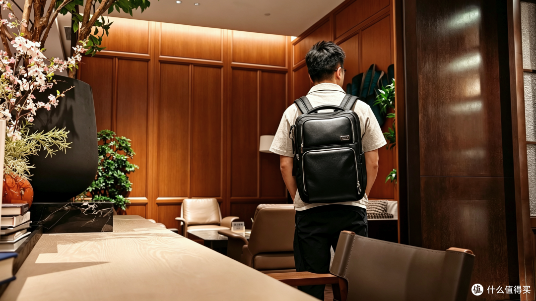商旅全能搭档,巨能装不显臃肿|地平线8号探界者商务双肩包