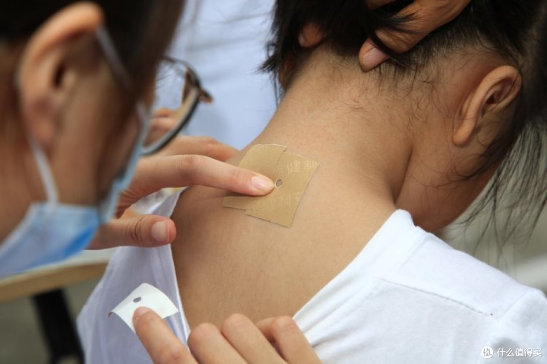 颈椎病颈肩酸痛用什么药好?外用膏药和口服药怎么选?