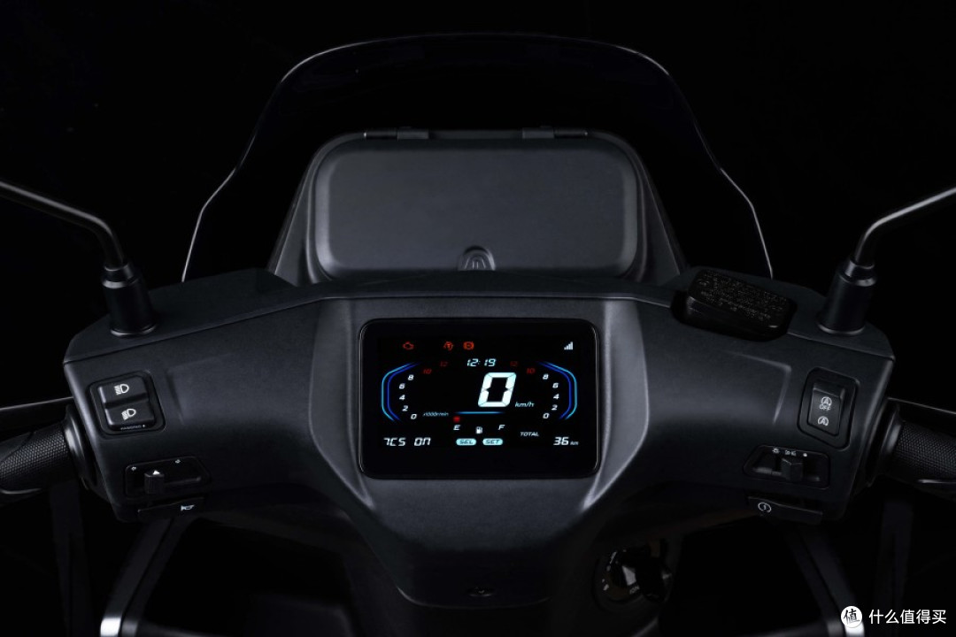 万元级125踏板二选一,新大洲本田NS125RX对阵五羊本田NWT12