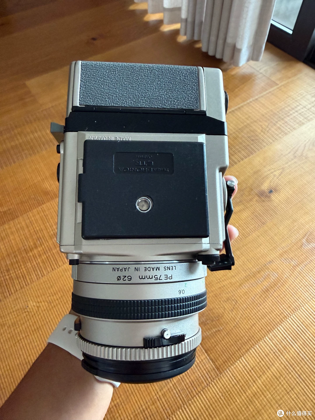 勃朗尼卡 13093 元Bronica ETRSi 40周年版 香槟那层壳其实是塑料