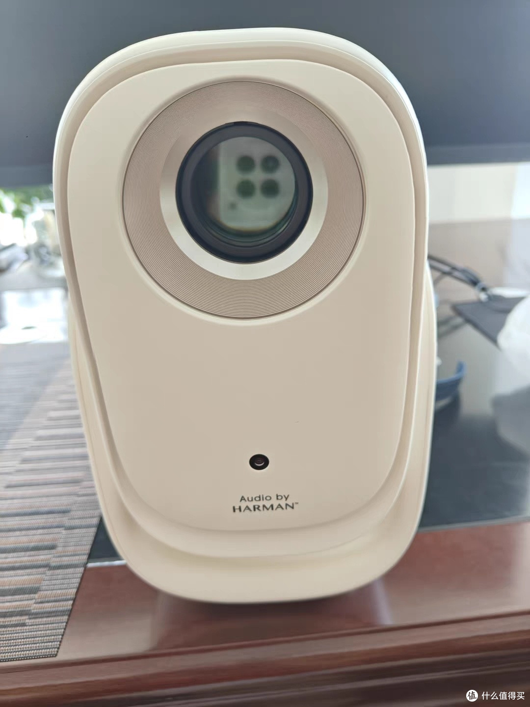 卧室白墙改造记——我用一千块搭出了私人影院