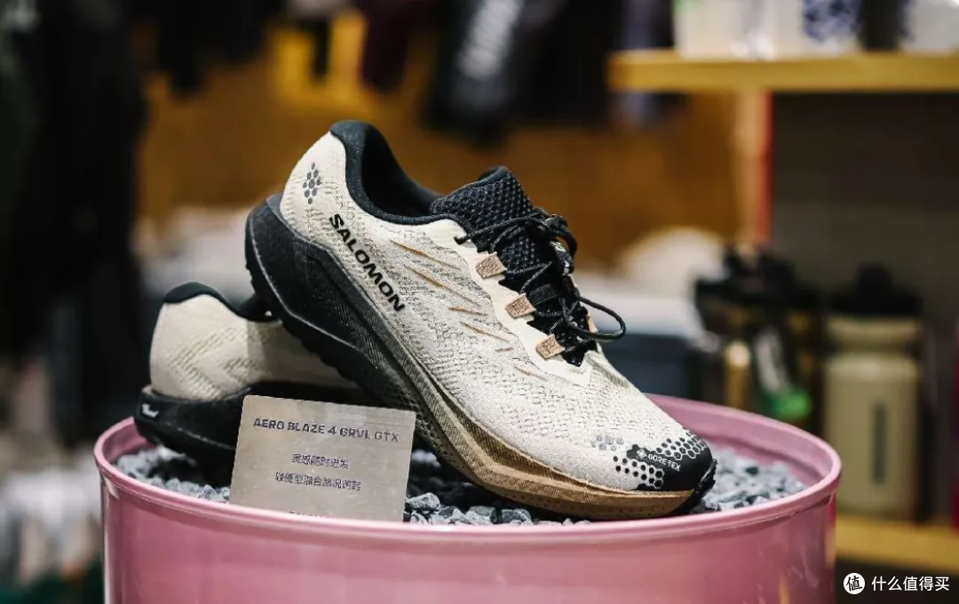 装备开箱 | SALOMON S/LAB SPECTUR,一双用碳板做稳定的鞋