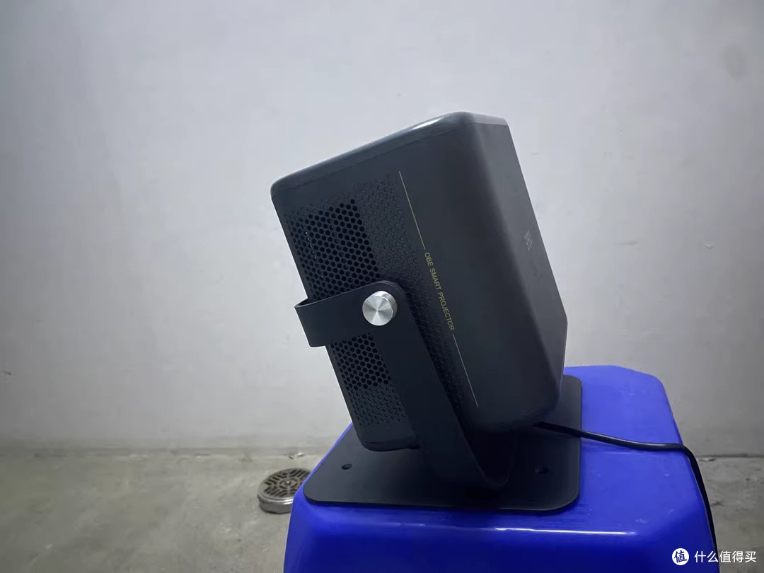 两千内卧室投影：自动校正无广告真香