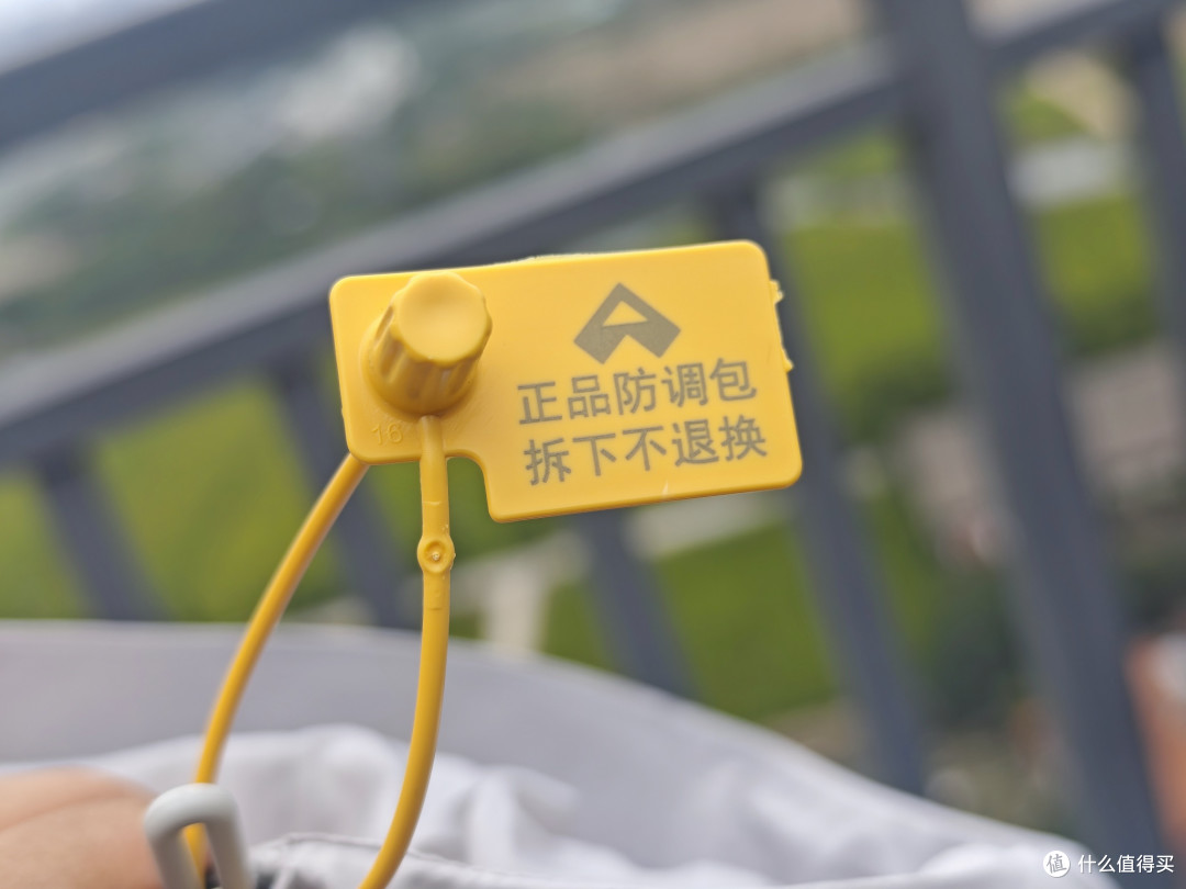 旅行新选择:223元CAT徒步鞋,108元的拓路者透气王硬壳衣。超值