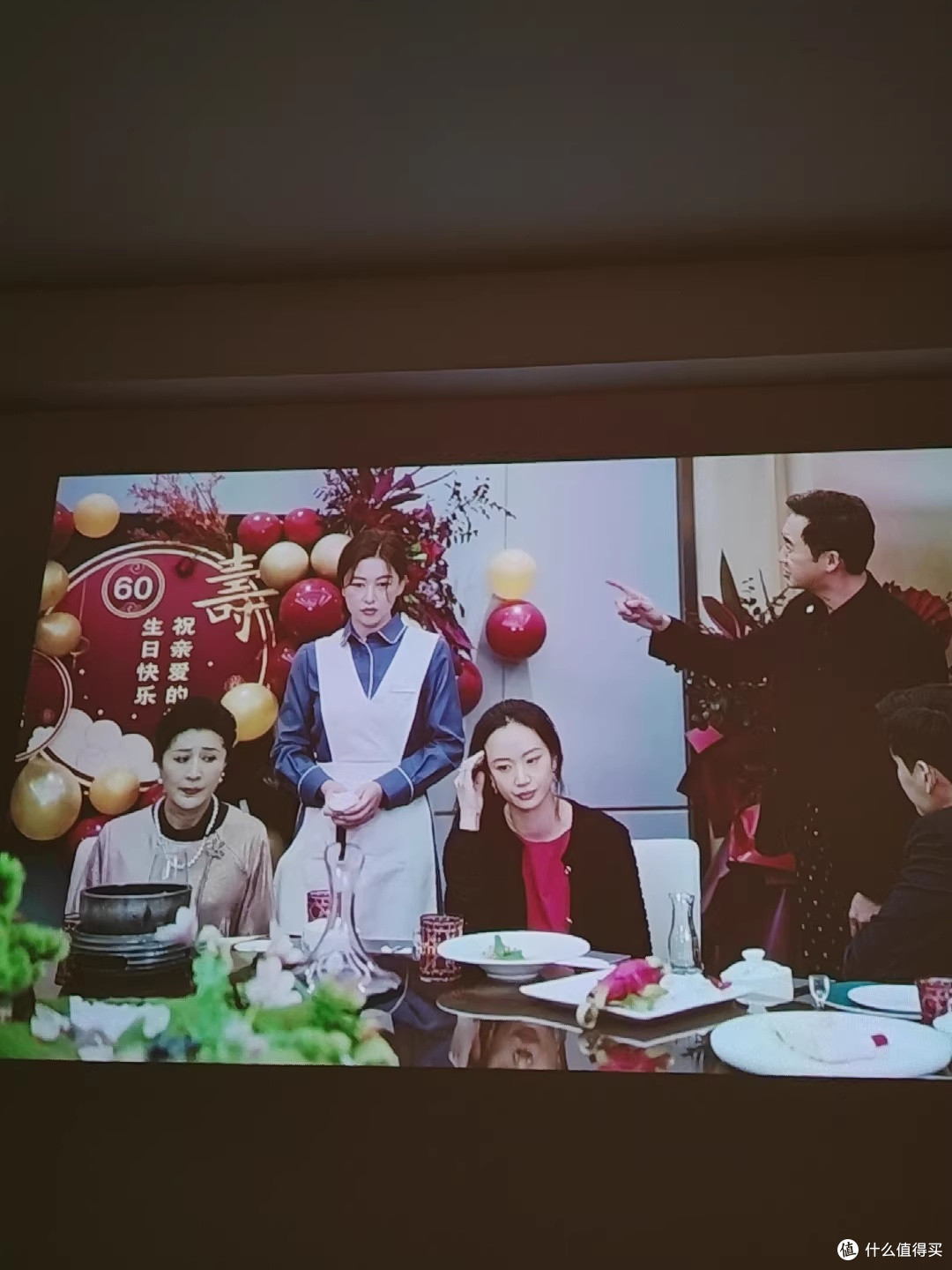 当贝D7X超亮版:高亮三色激光很适合卧室