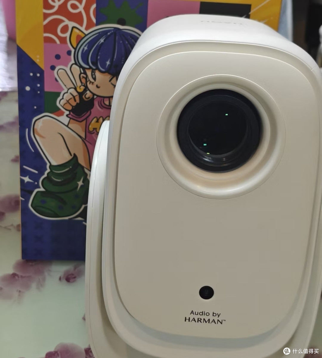 中年人的卧室观影小快乐,哈趣Q1Pro云台投影