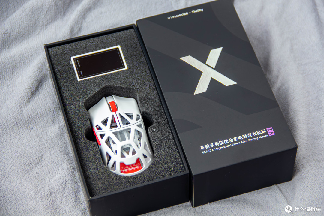 首发819 几乎完美!全手型 镁合金打孔鼠标 万灵 花兽V2