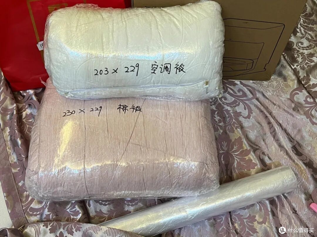 被中年阿姨的「床品收纳」折服了!一分钱不花,衣柜就井井有条