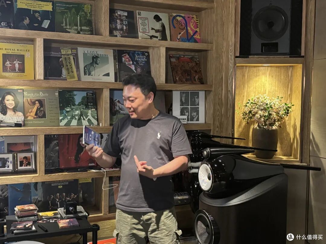 邓冠奇先生分享经典音乐并声情并茂讲述与音响之间的故事