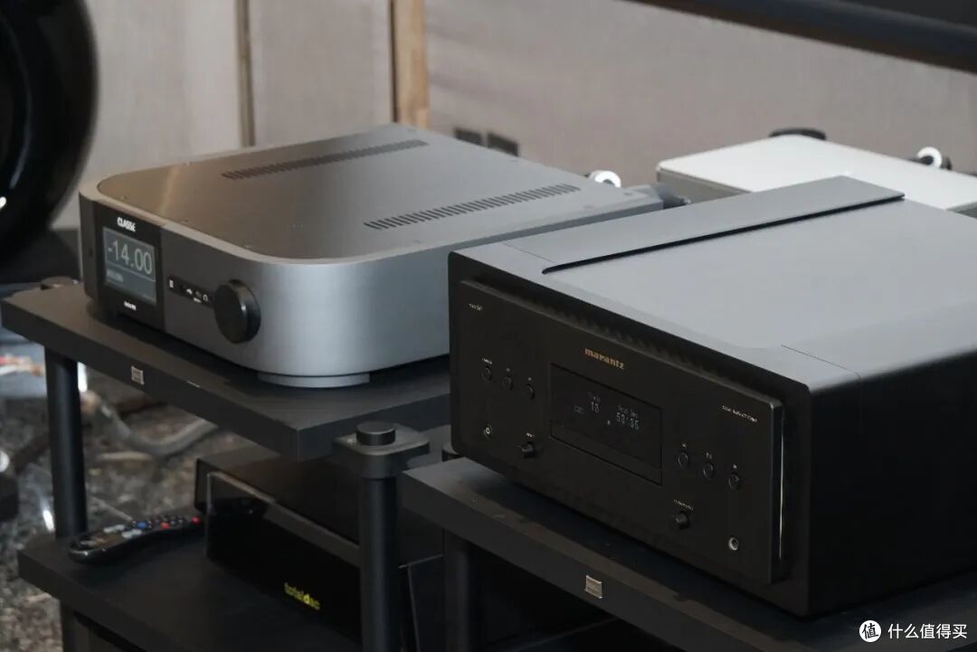 宝华韦健Bowers & Wilkins 802 D5扬声器搭配马兰士Marantz SACD 10，由Classé Audio Delta PRE和Delta MONO负责驱动