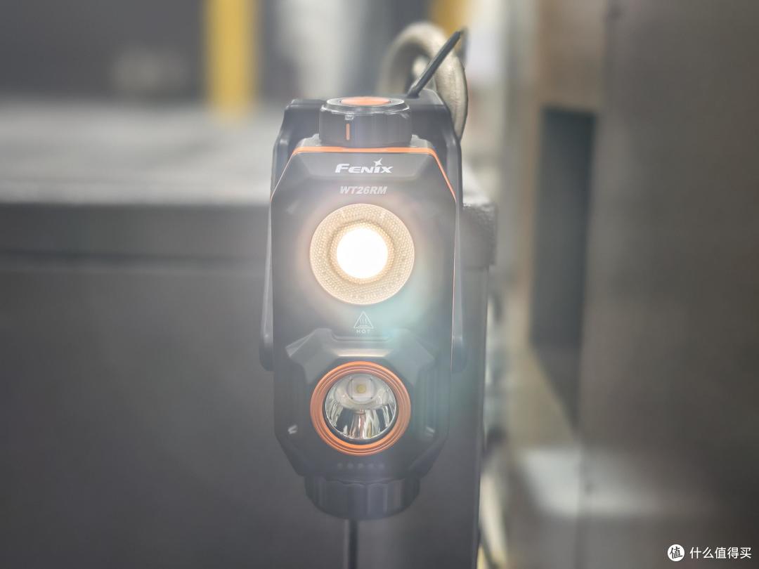 高显聚泛全能适配:Fenix WT26RM工业设备运维照明全场景体验