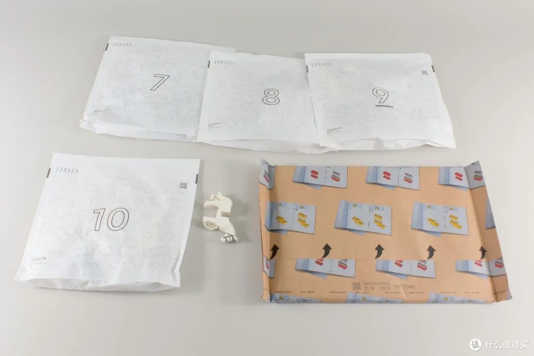 乐高冬季村庄这座最新小屋,拼搭时难度最大的竟是把圣诞树塞进去
