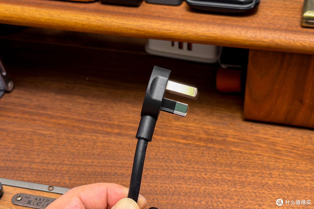 桌面充电的极简革命:奥睿科小白插排 25W 7 合 1 桌面充电站评测