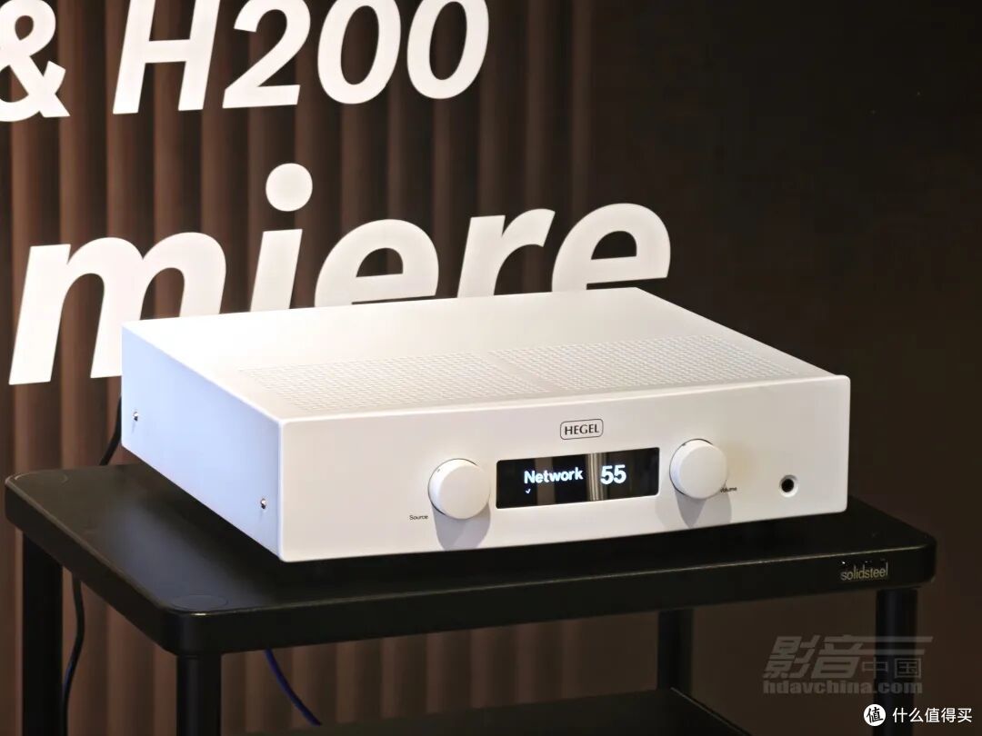 香港Hegel新品发布会上所摄的H200白色版本