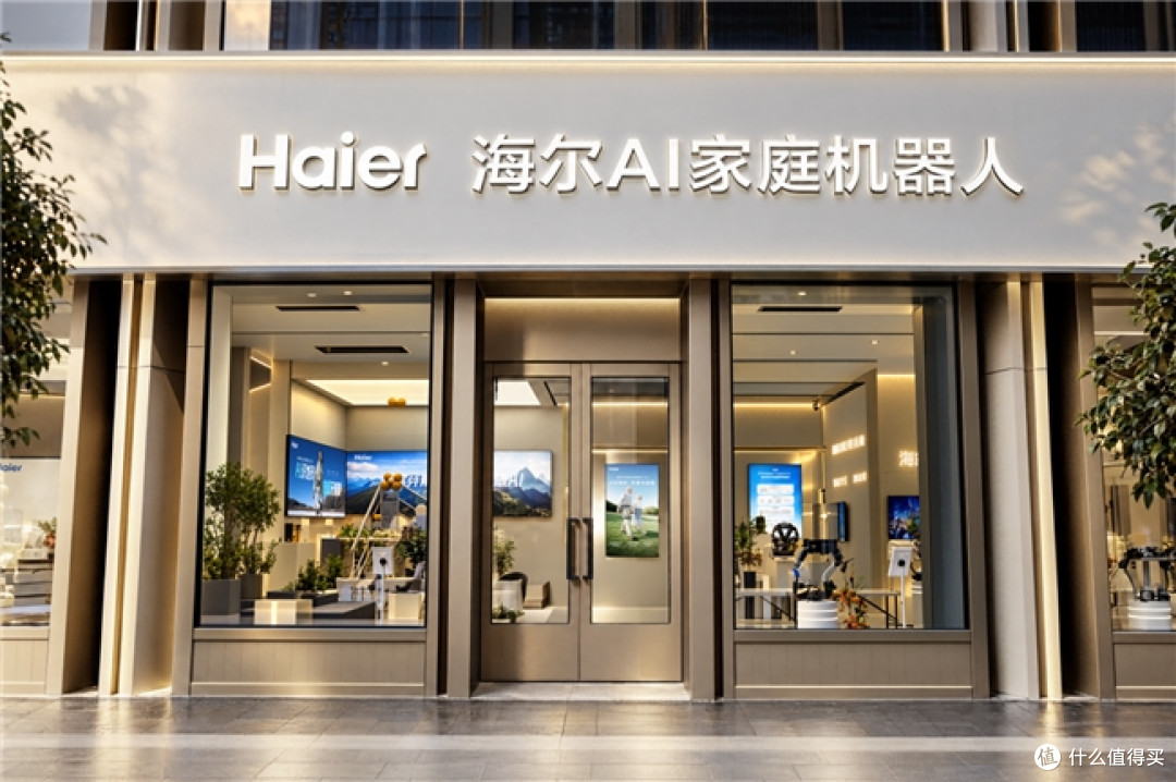 海尔AI家庭机器人武汉店开业,AI炒菜机器人预售