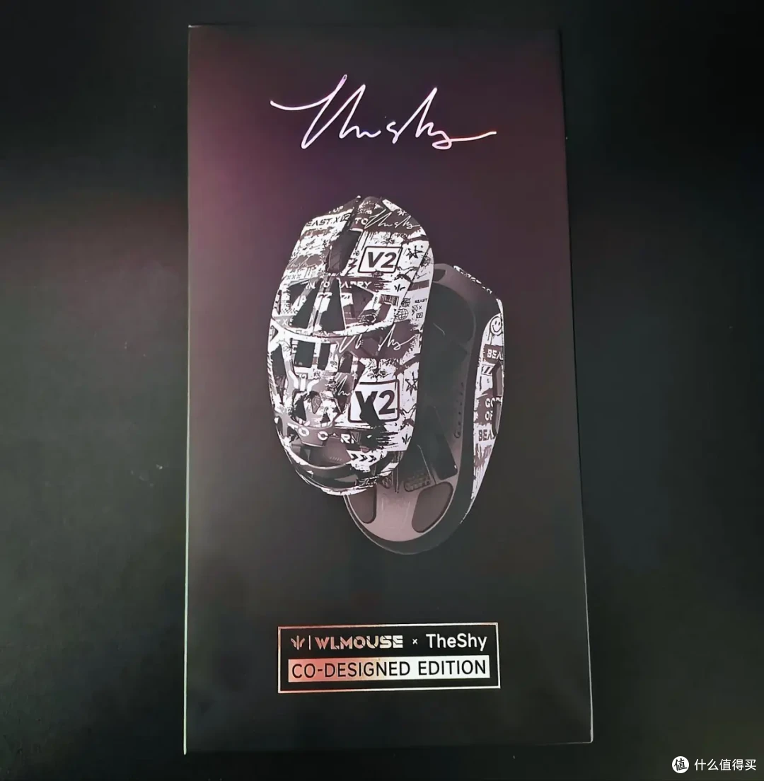 世界冠军TheShy联名,黑白街头涂鸦风-万灵花兽V2 MAX