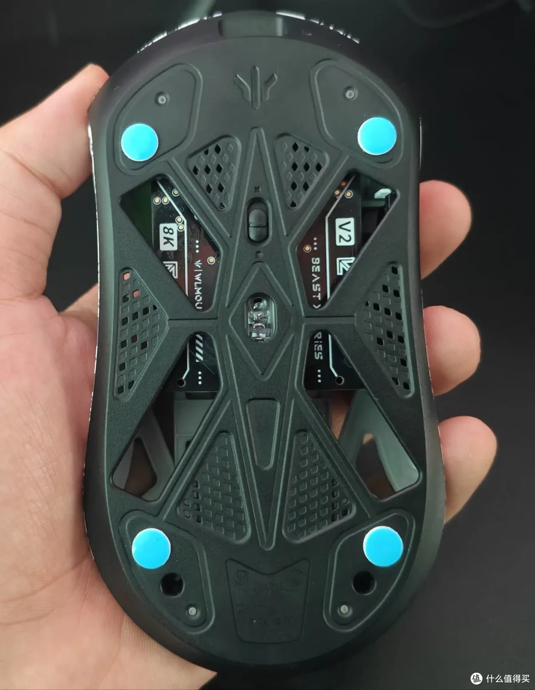 世界冠军TheShy联名,黑白街头涂鸦风-万灵花兽V2 MAX