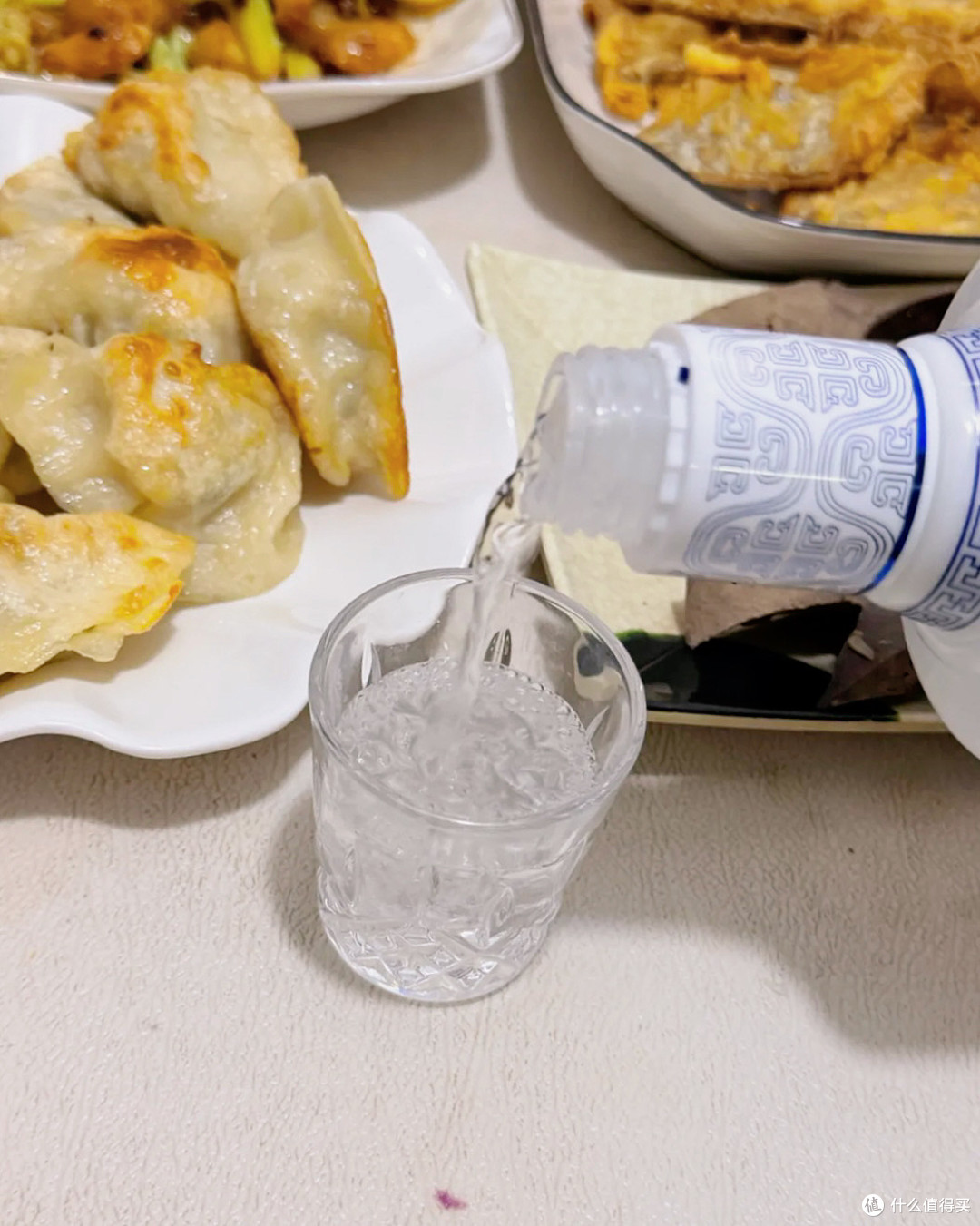 中秋家宴佐酒指南|一百多元整箱入手的口粮酒能撑起节日硬菜局?