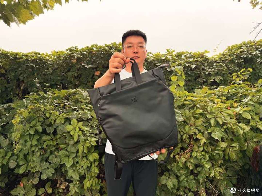 光影行星极星双肩电脑包,通勤出游好搭子
