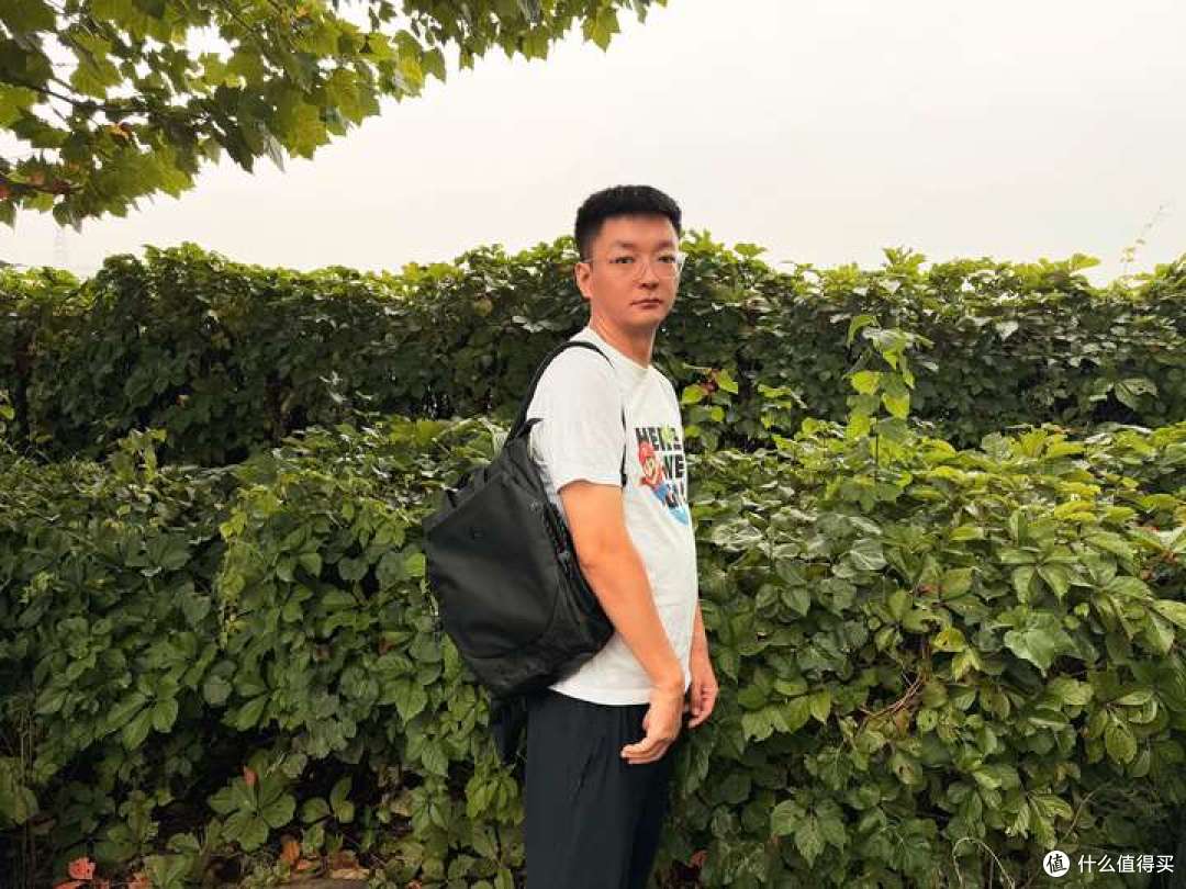 光影行星极星双肩电脑包,通勤出游好搭子