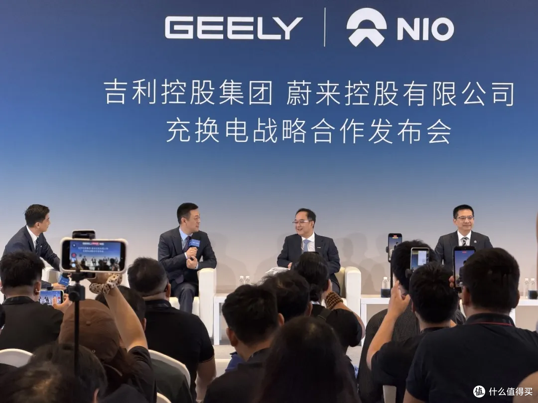 建成一万座换电站之前,蔚来等来了吉利