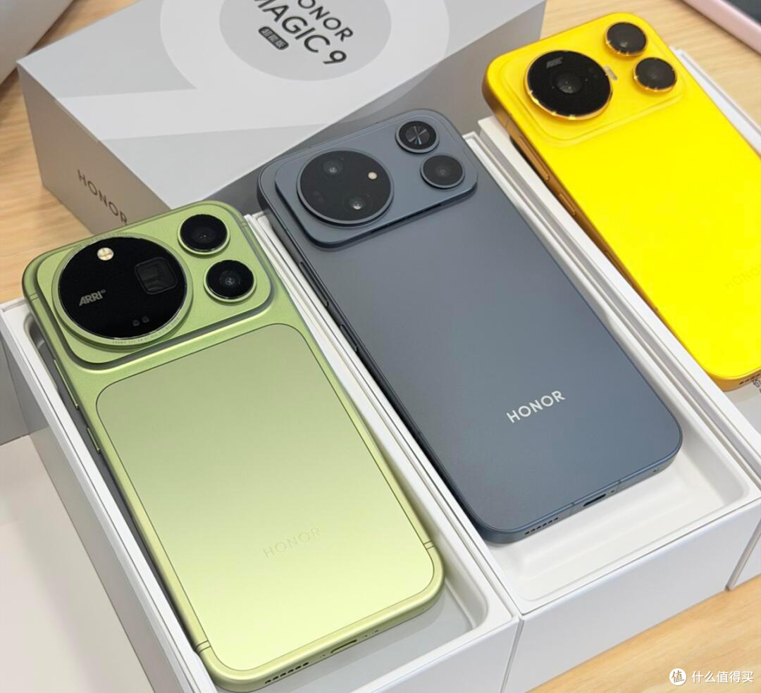 11000mAh vs 2亿双摄 vs 阿莱联名:荣耀Magic9三机深度对比!