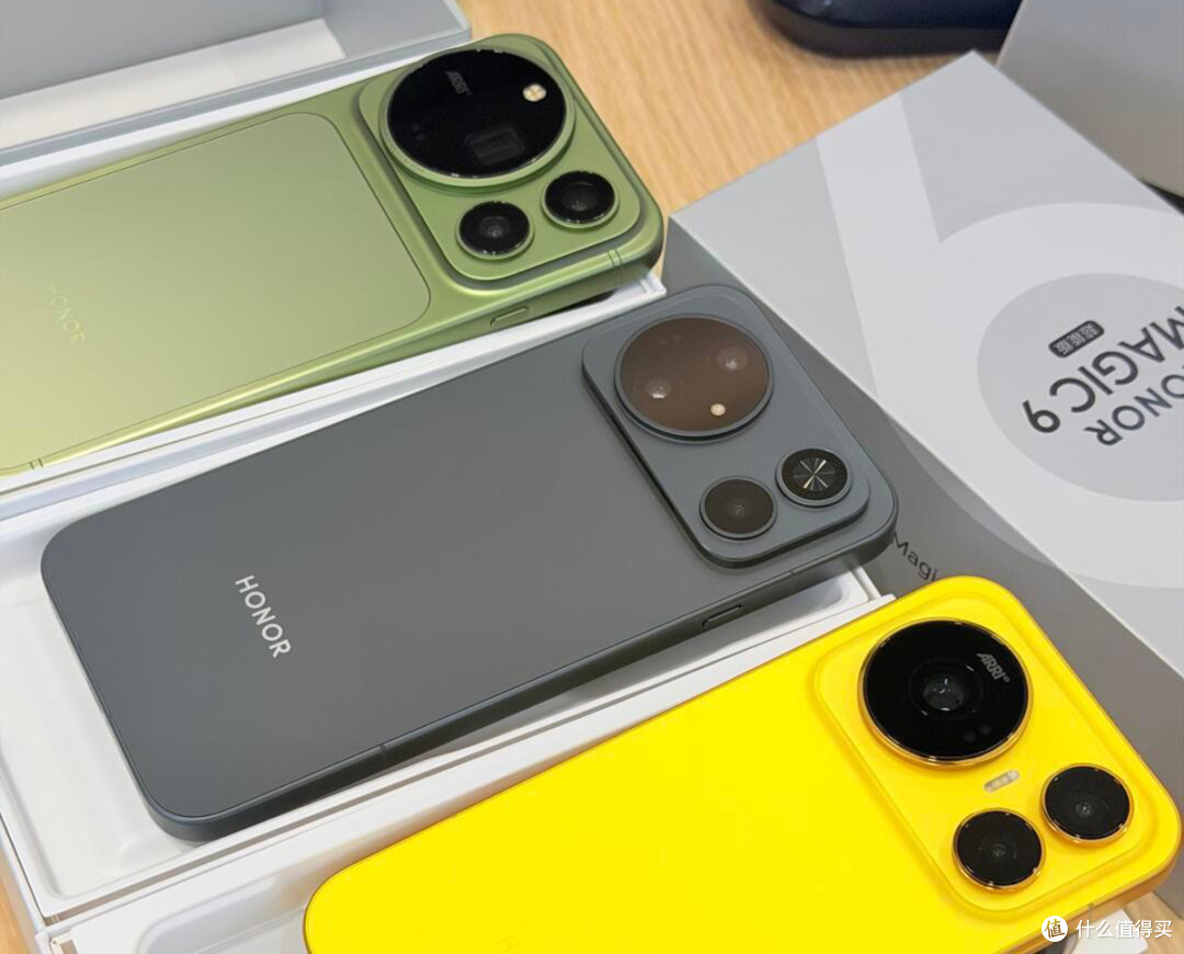 11000mAh vs 2亿双摄 vs 阿莱联名:荣耀Magic9三机深度对比!