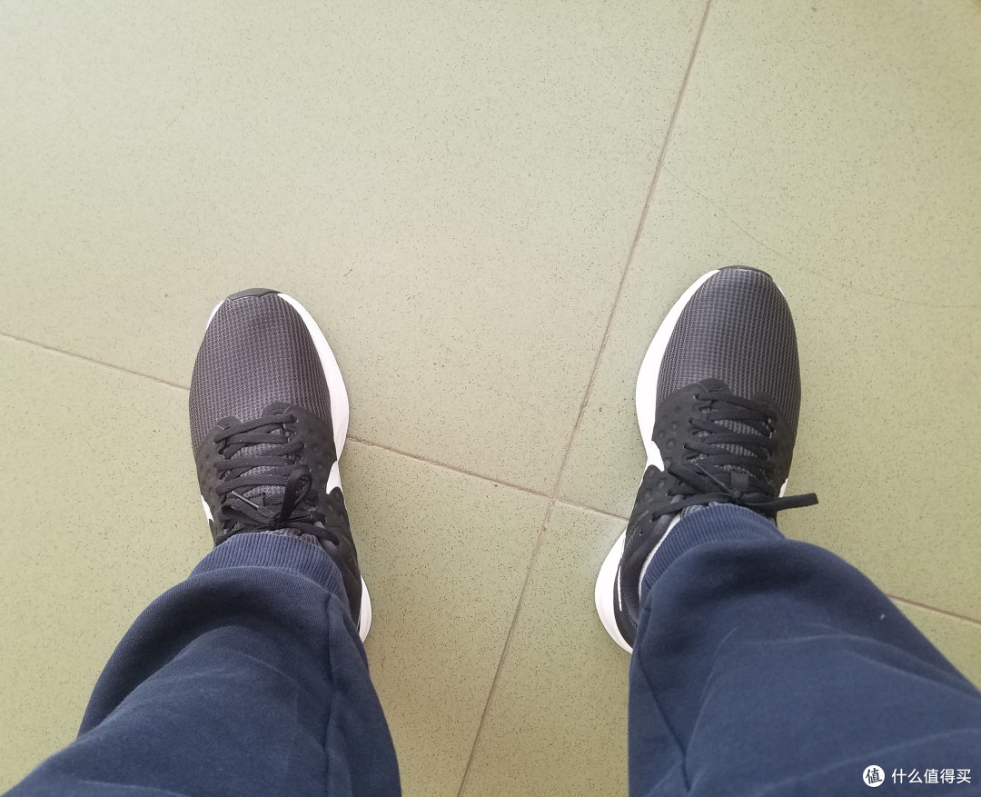 我用自己的膝盖,测了七年跑鞋,其中一双差点让我告别跑步