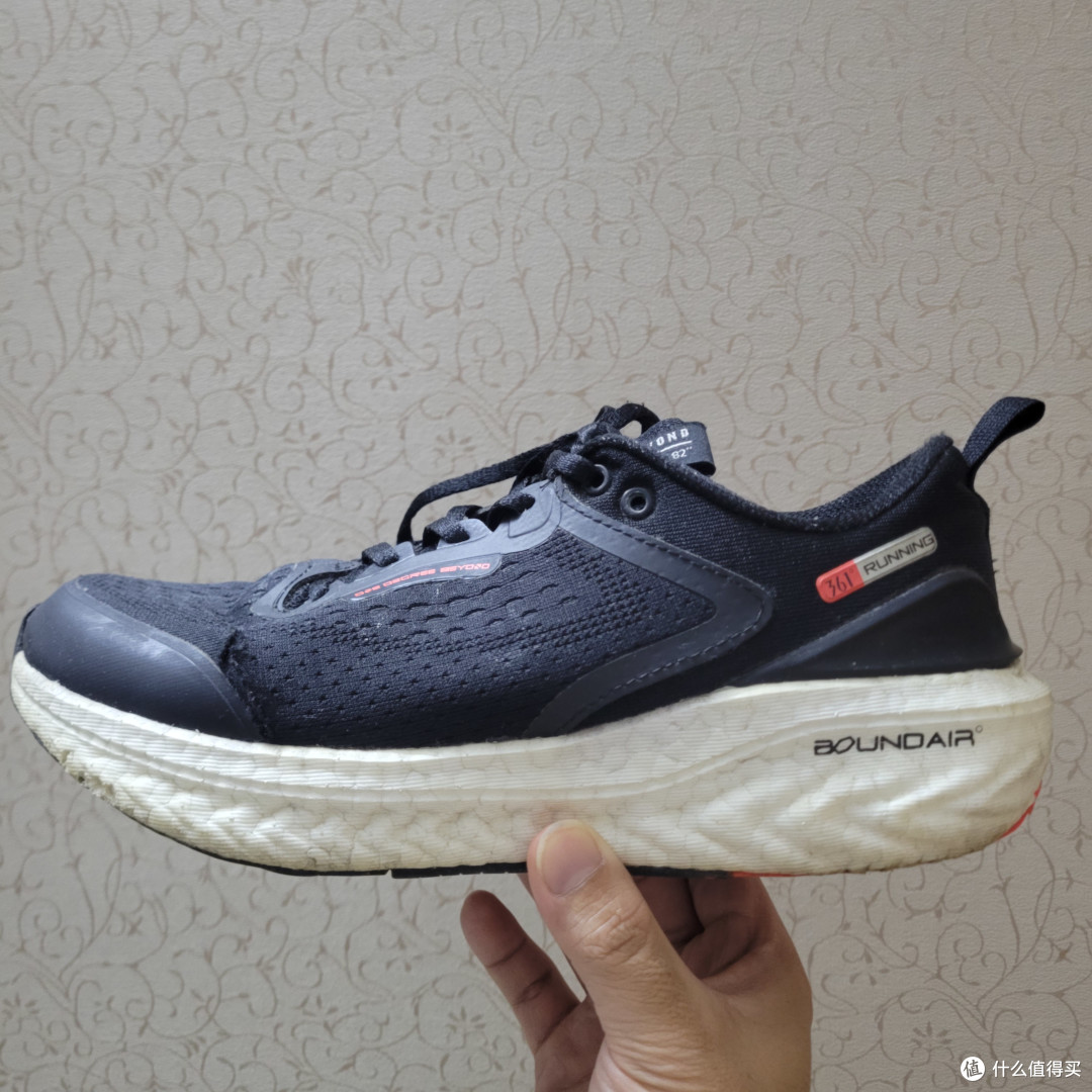 我用自己的膝盖,测了七年跑鞋,其中一双差点让我告别跑步