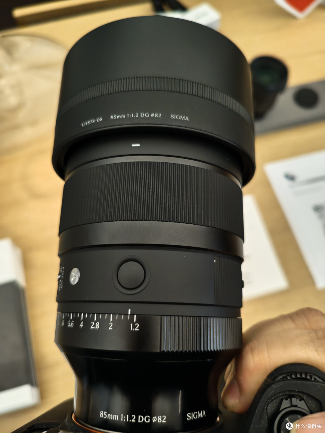谁再说85mm F1.2＝巨型健身器材❓