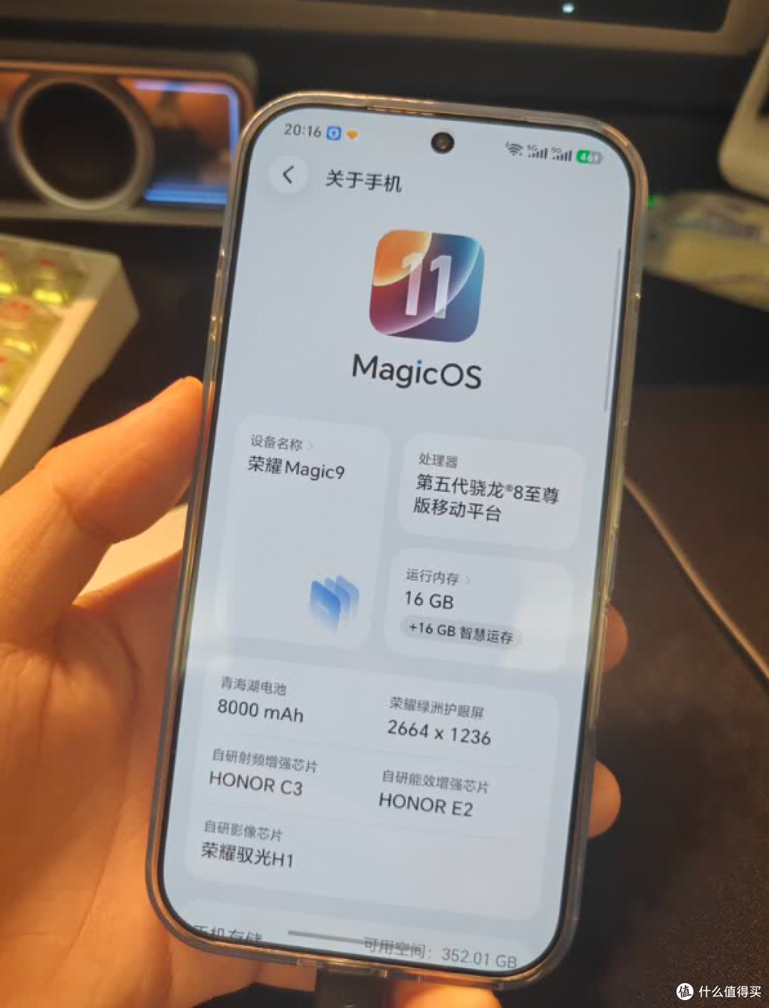 荣耀 Magic9 4999 元起:双 2 亿 ARRI 影像,小屏旗舰这次值吗?