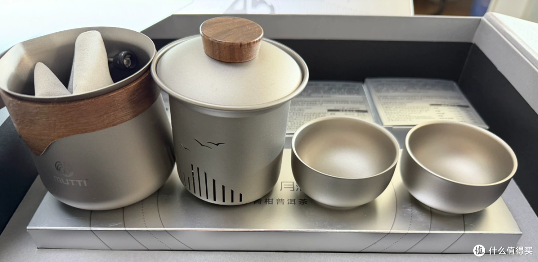 TCL 45周年礼盒流入二手鱼,纯钛茶具+流沙灯还有一堆周边才卖133